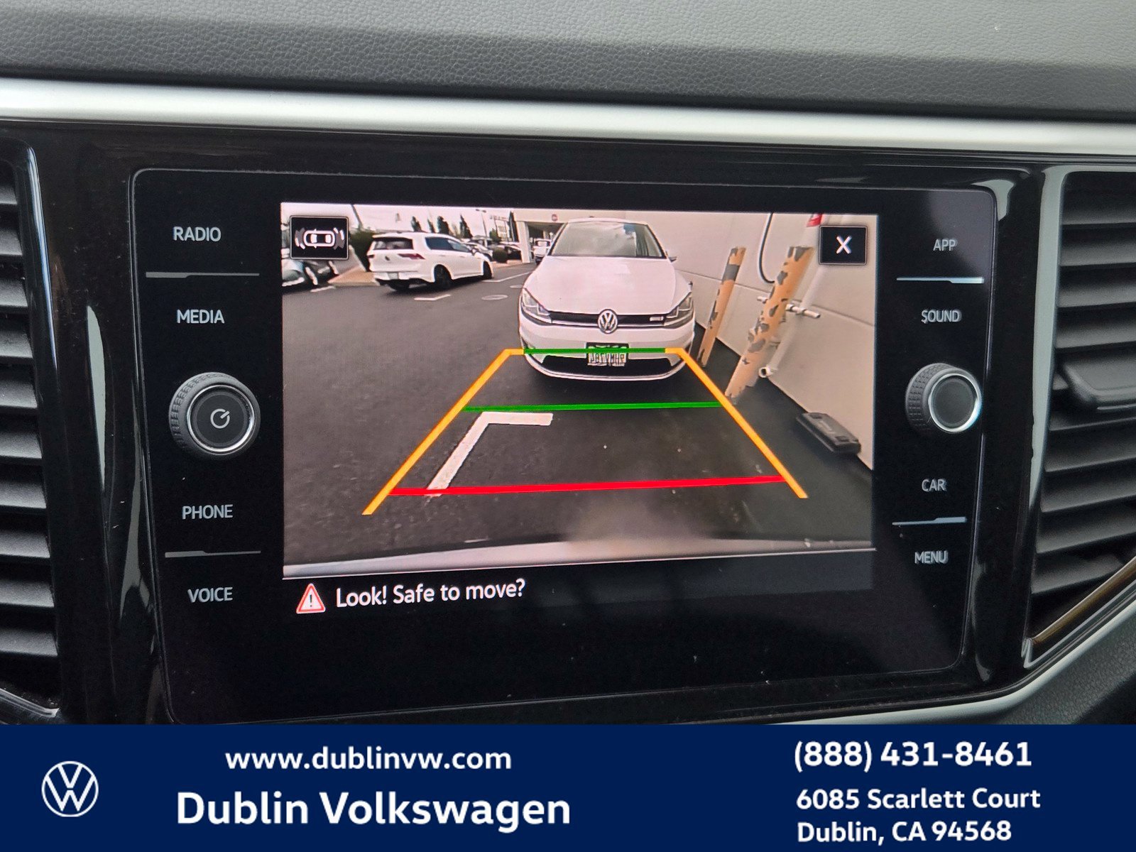 Used 2023 Volkswagen Atlas SE w/ Panoramic Sunroof Package FWD image 16