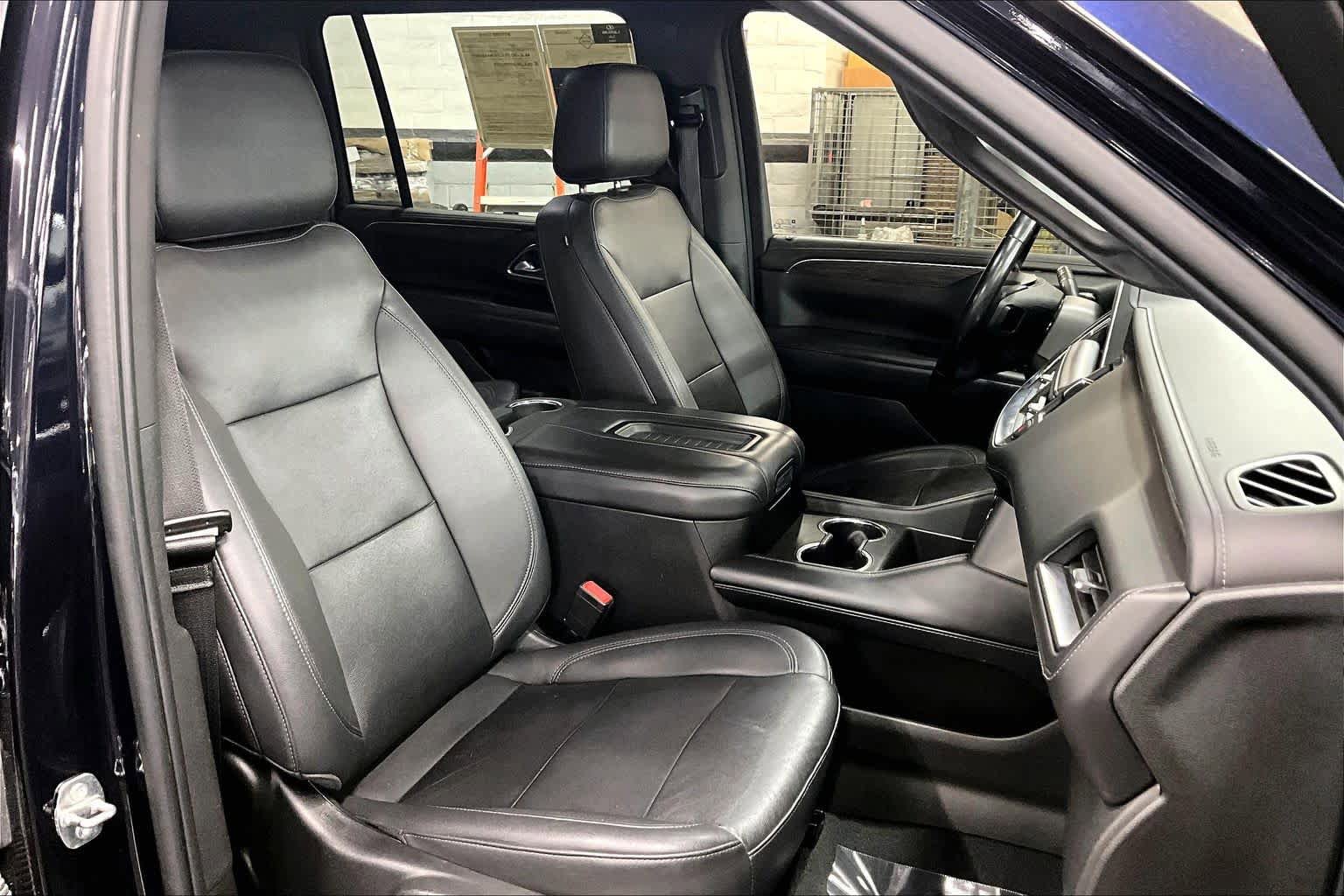 Used 2022 Chevrolet Suburban LT image 8