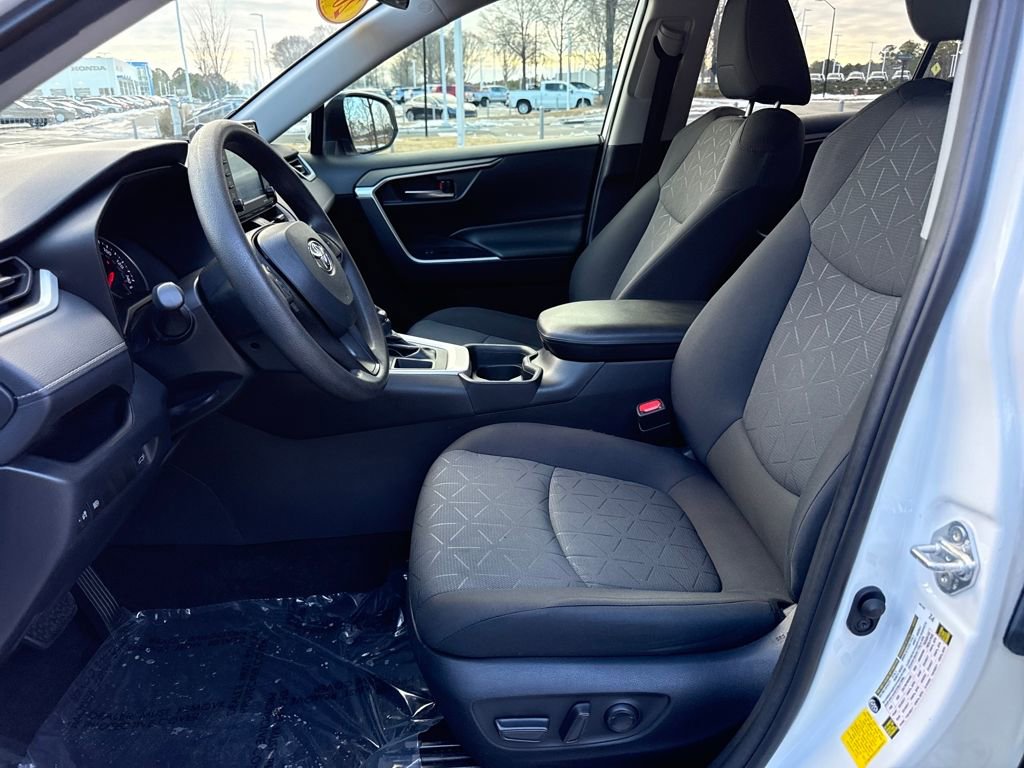 Used 2020 Toyota RAV4 XLE image 13