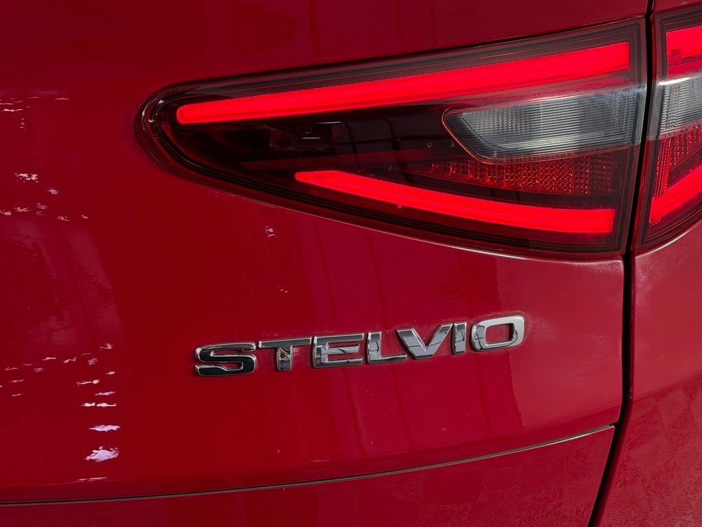 Used 2023 Alfa Romeo Stelvio Sprint image 11