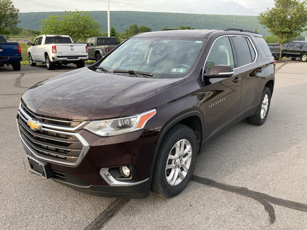 Used 2020 Chevrolet Traverse LT w/ Driver Confidence II Package AWD/4WD image 3