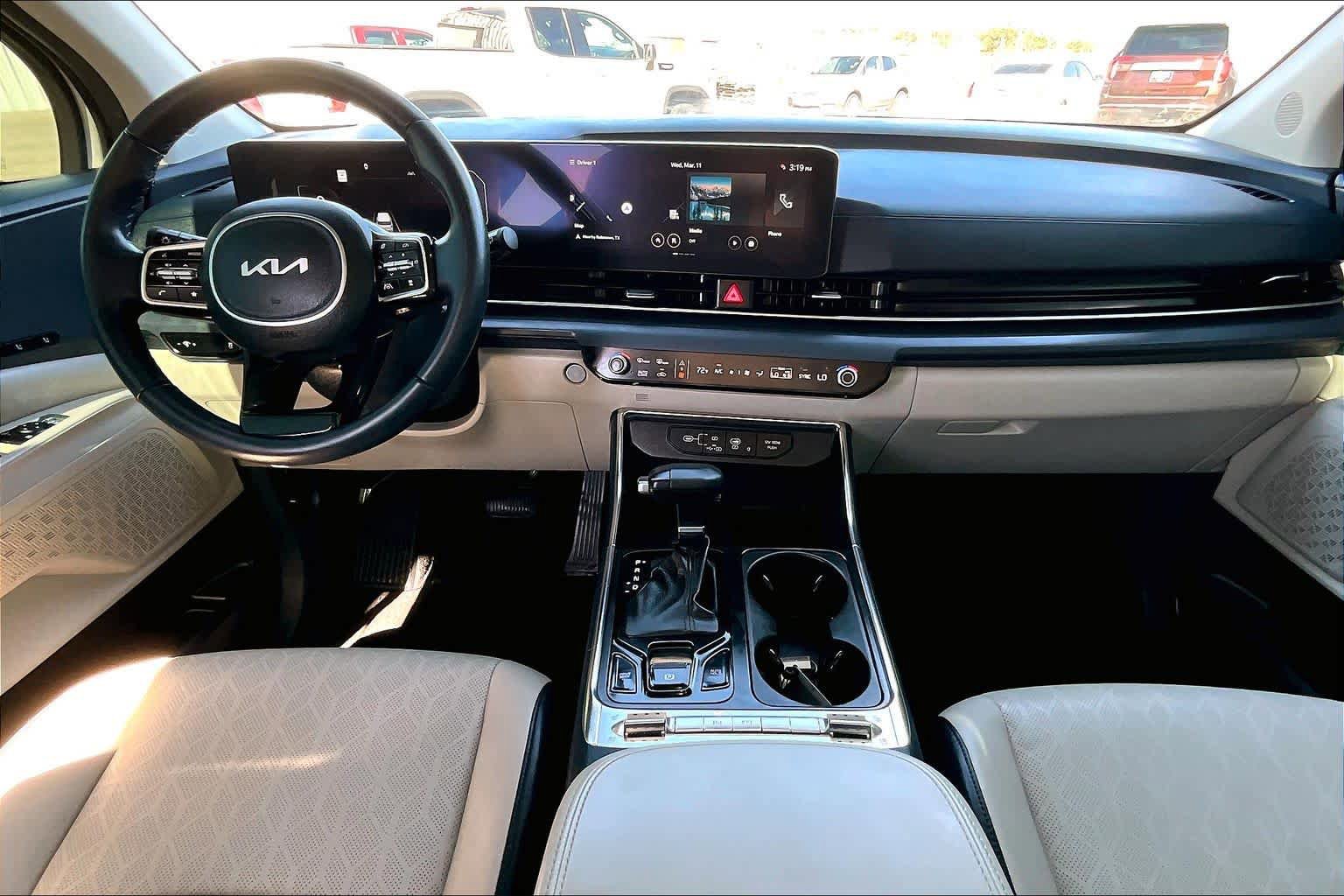 Used 2025 Kia Carnival SX image 16