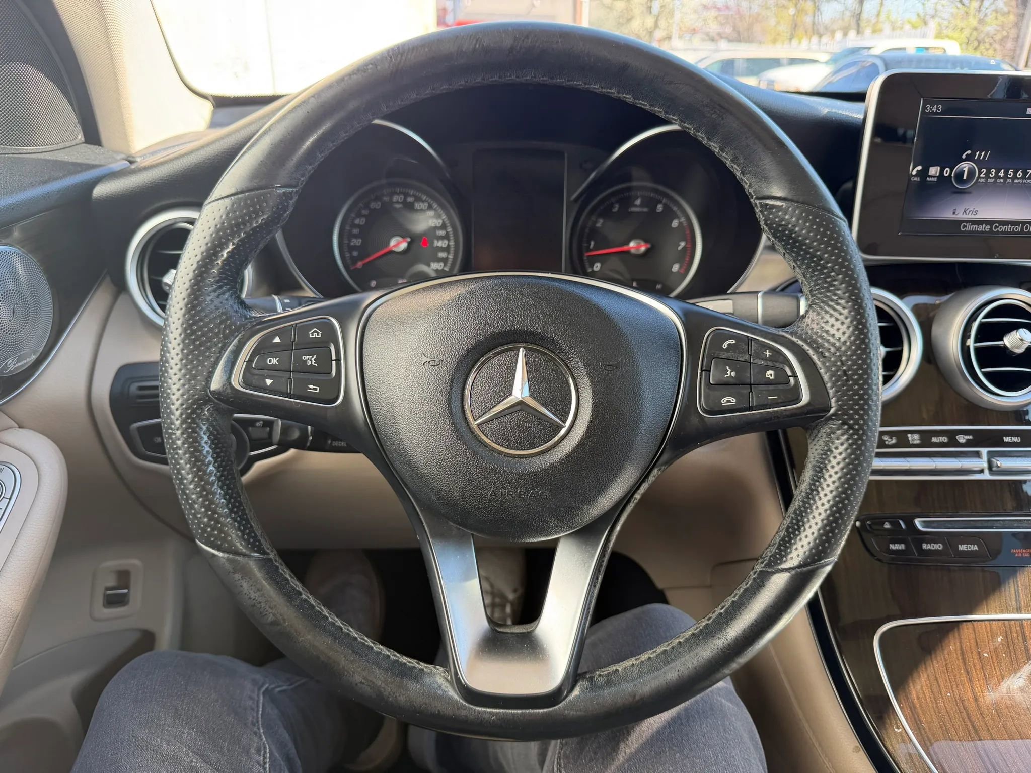 Used 2019 Mercedes-Benz GLC 300 4MATIC w/ Premium Package image 17