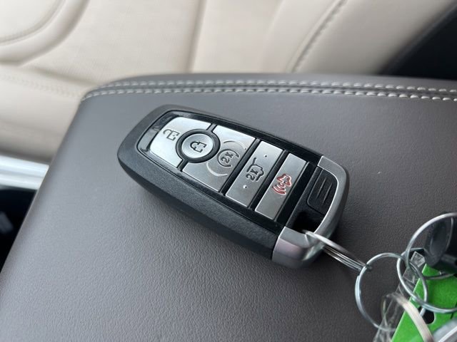 Used 2020 Ford Explorer Platinum w/ Premium Technology Package AWD/4WD image 19