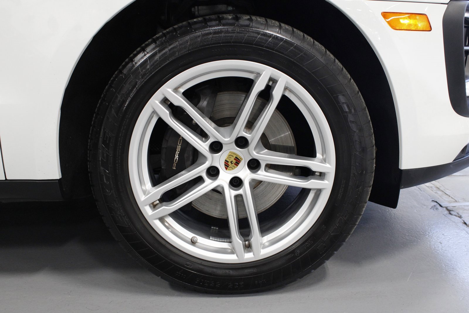 Certified 2025 Porsche Macan image 14