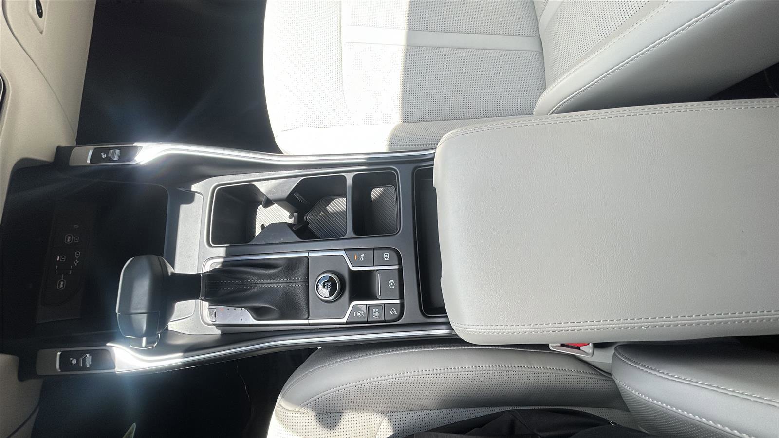 Used 2024 Kia Sorento S w/ Panoramic Sunroof Package FWD image 16