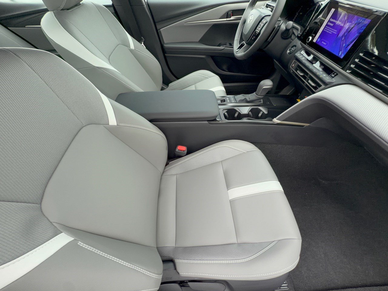 Used 2026 Toyota Camry SE FWD image 30