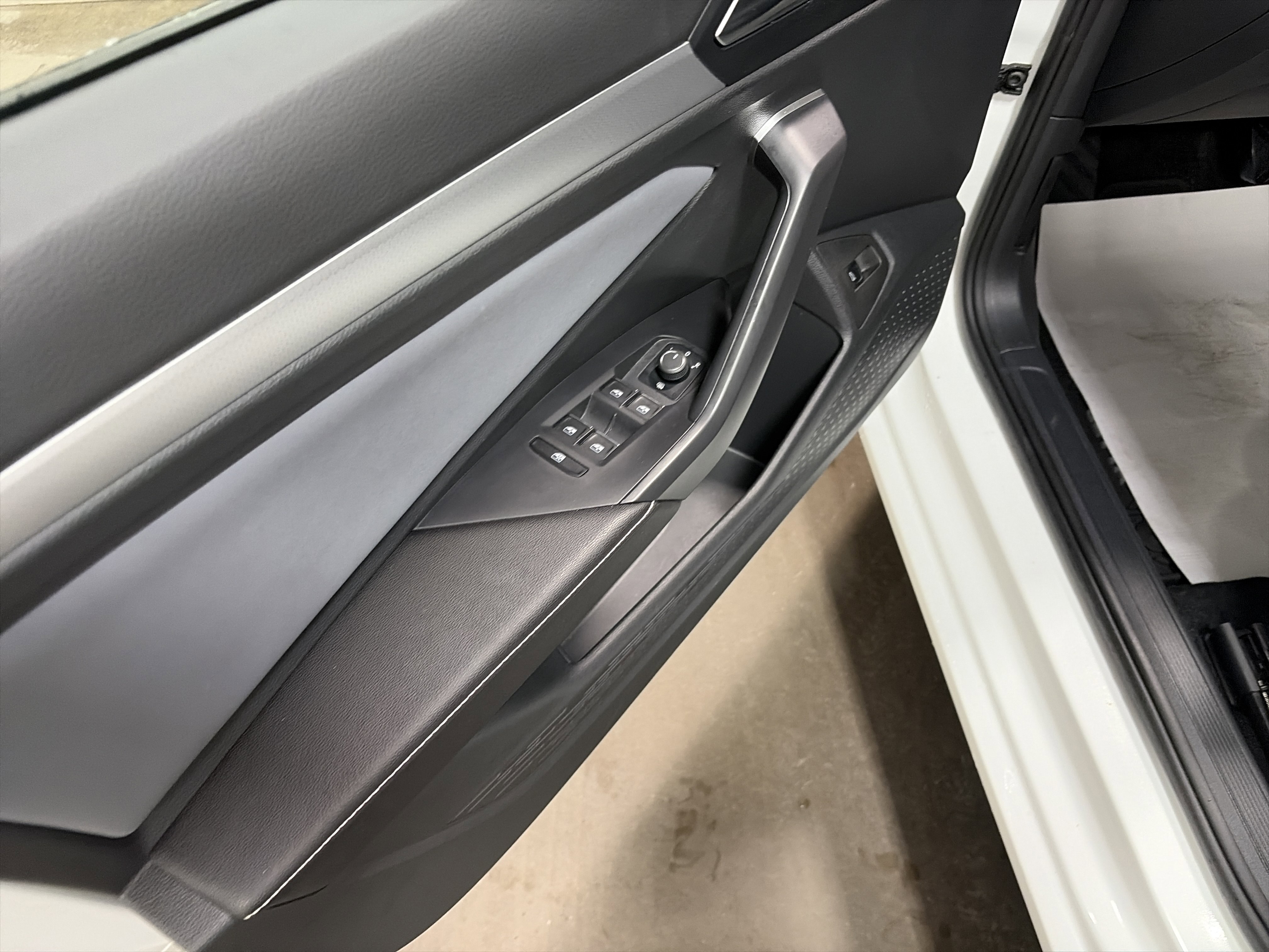 Certified 2025 Volkswagen Jetta SE image 24