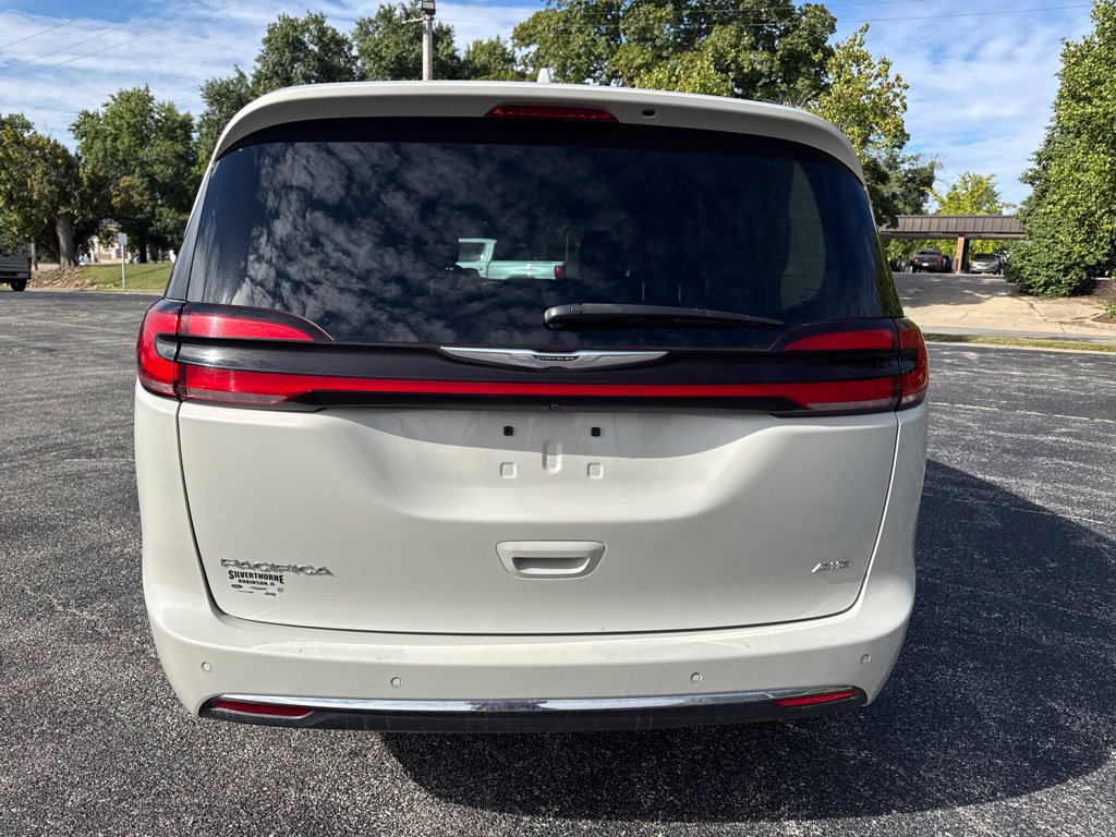 Used 2021 Chrysler Pacifica Touring-L w/ Uconnect Theater Family Group AWD/4WD image 6