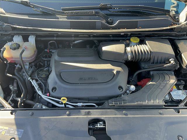 Used 2023 Chrysler Pacifica Touring-L FWD image 9
