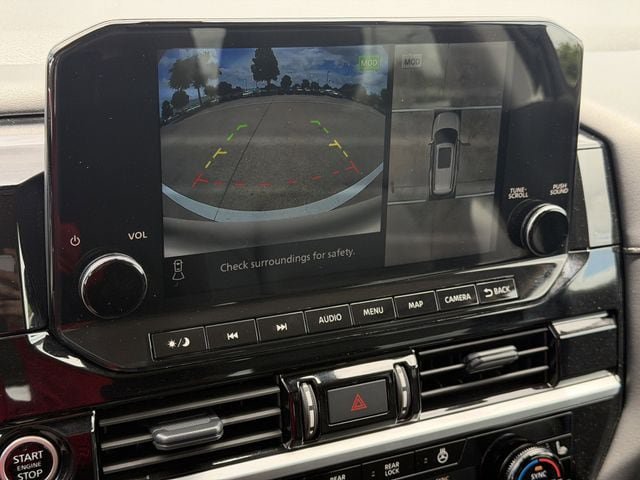 Used 2024 Nissan Pathfinder SL FWD image 18