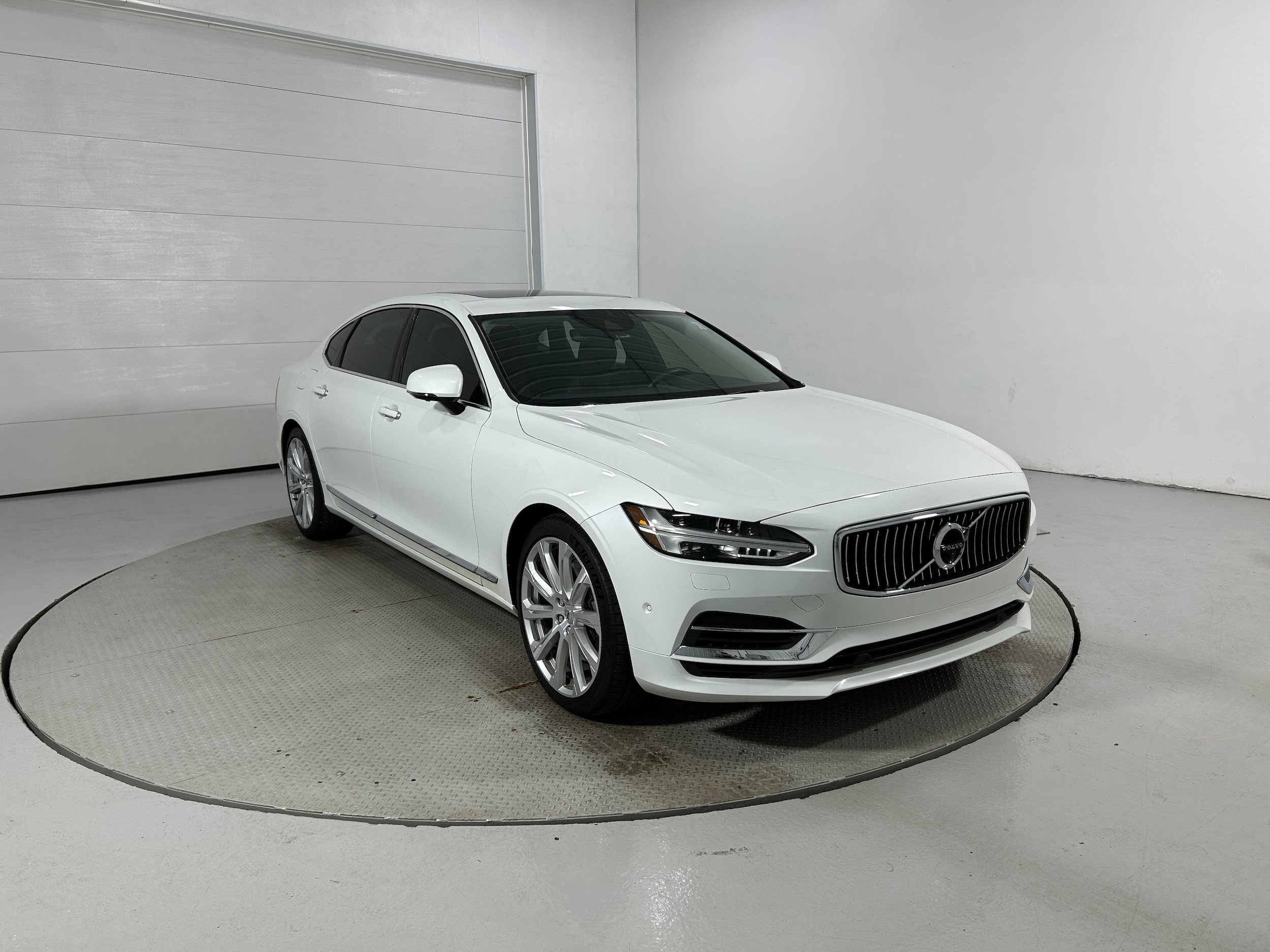 Used 2018 Volvo S90 T8 Inscription w/ Luxury Package AWD/4WD image 2