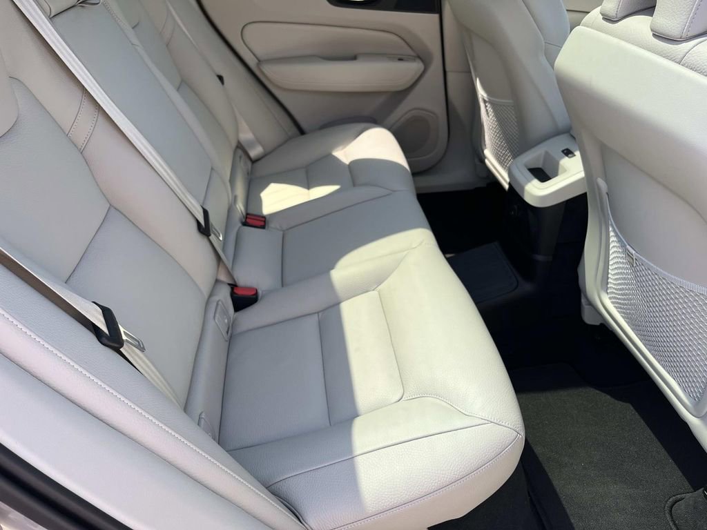 Certified 2025 Volvo XC60 T8 Plus w/ Protection Package Premier image 21