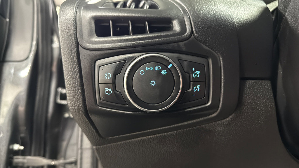 Used 2018 Ford Focus SEL image 21