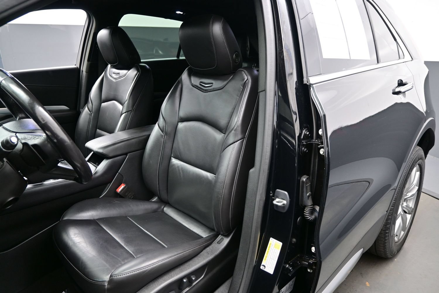 Used 2020 Cadillac XT4 Premium Luxury w/ Technology Package AWD/4WD image 12