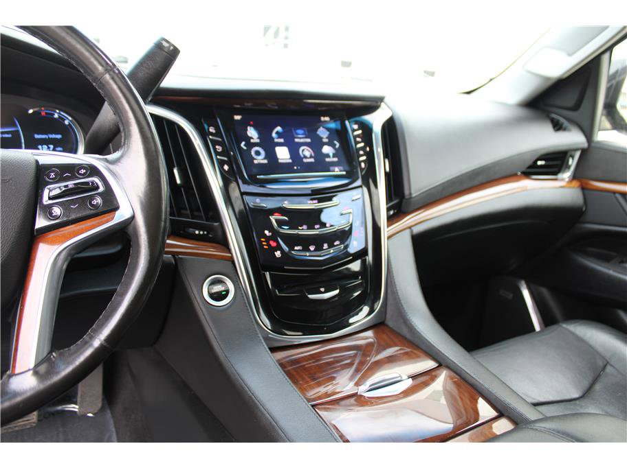 Used 2016 Cadillac Escalade ESV Luxury image 24