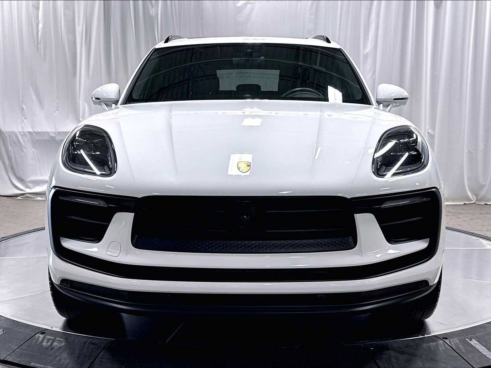 Used 2026 Porsche Macan AWD/4WD image 12