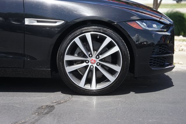 Used 2020 Jaguar XE S RWD image 4