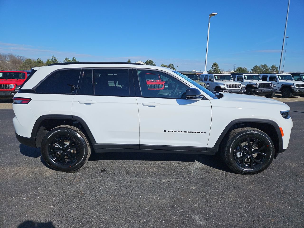 New 2026 Jeep Grand Cherokee Altitude AWD/4WD image 8
