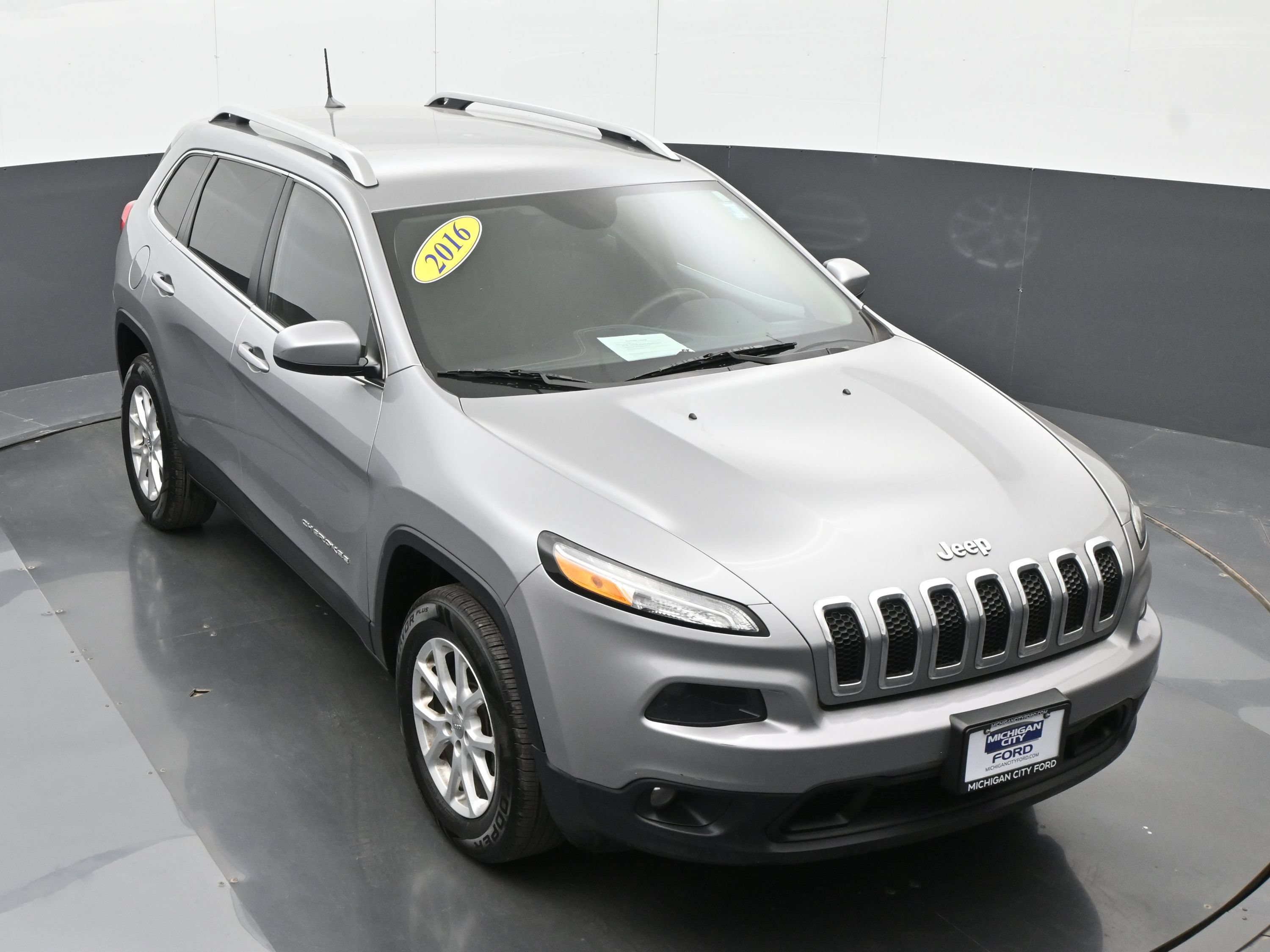 Used 2016 Jeep Cherokee Latitude AWD/4WD image 33