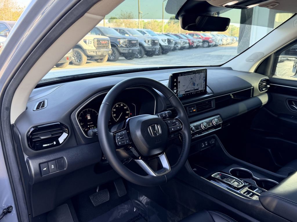 Used 2025 Honda Pilot Touring image 20