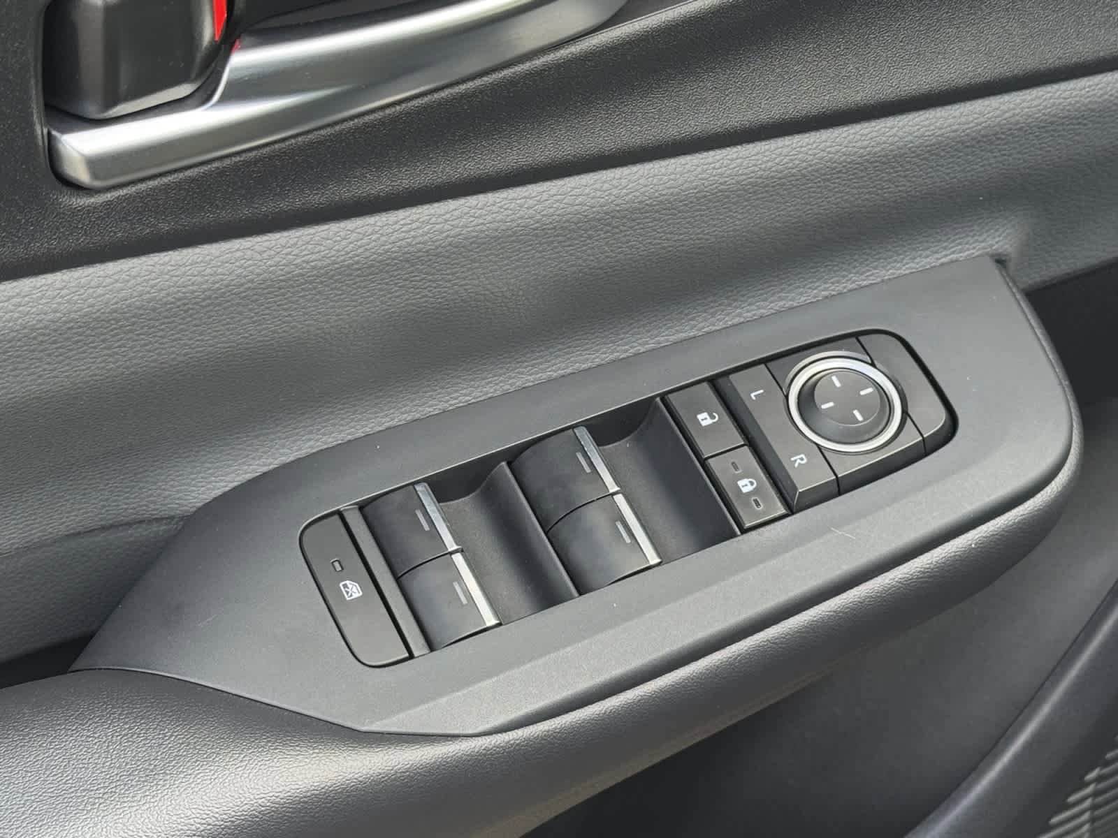 Used 2024 Toyota Prius XLE AWD/4WD image 18