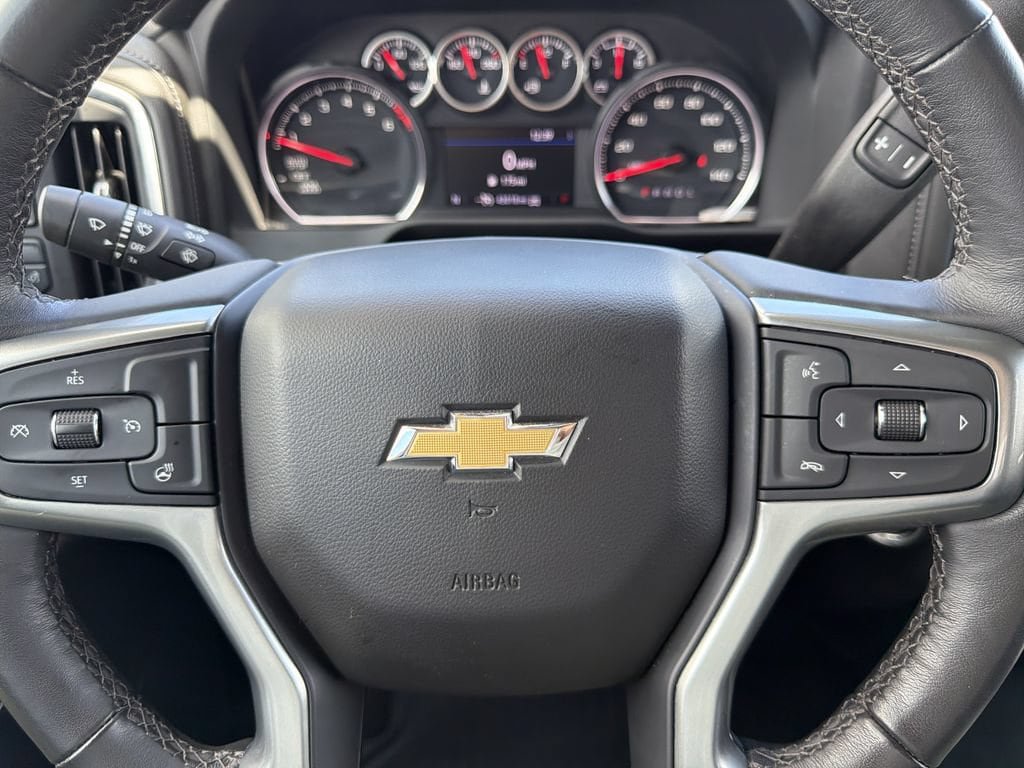 Used 2022 Chevrolet Silverado 1500 LT AWD/4WD image 31