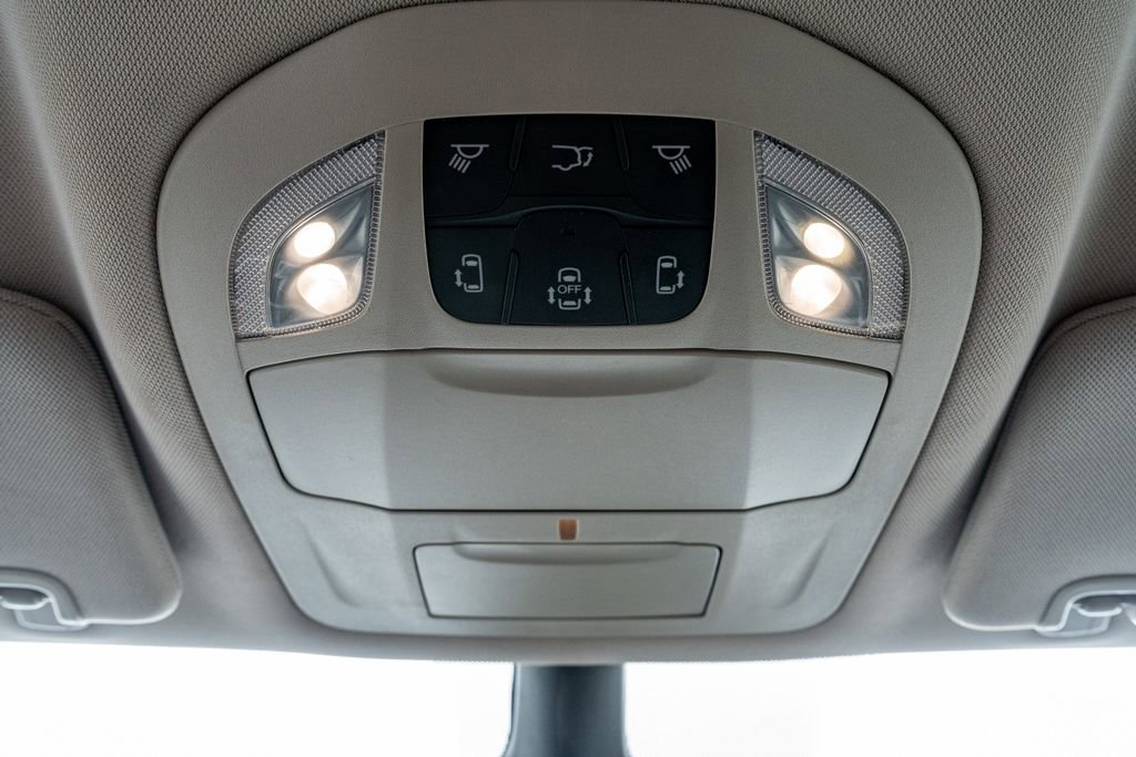 Used 2023 Chrysler Pacifica Touring-L image 26