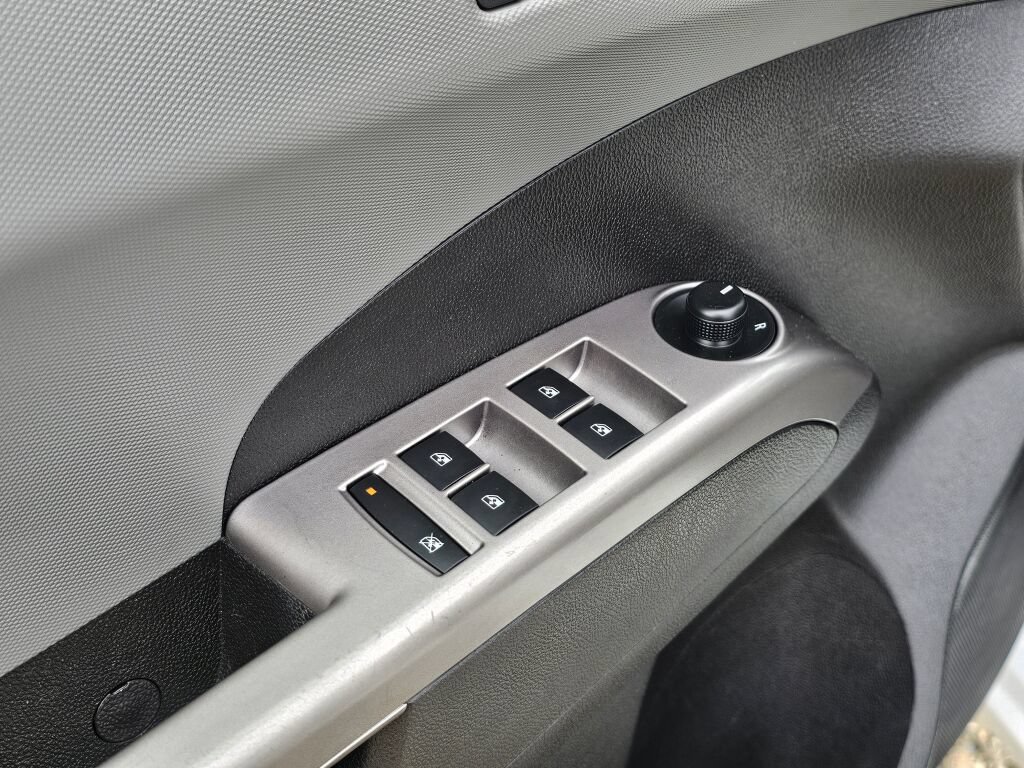 Used 2019 Chevrolet Sonic Premier FWD image 26