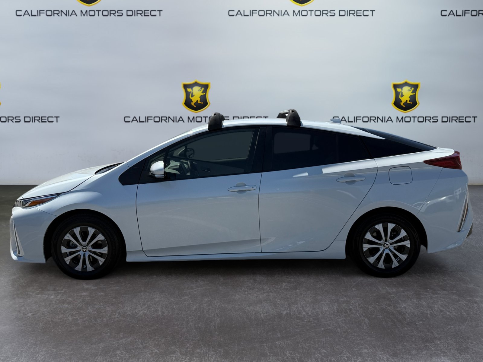Used 2022 Toyota Prius Prime XLE FWD image 2