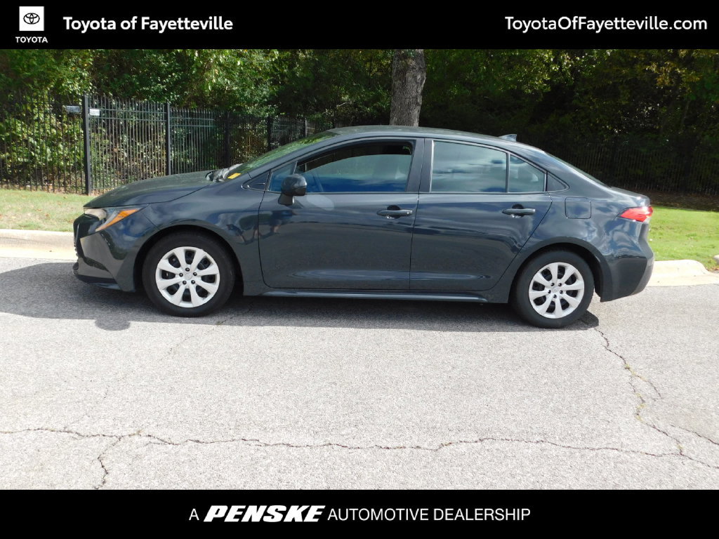 Used 2025 Toyota Corolla LE FWD image 2