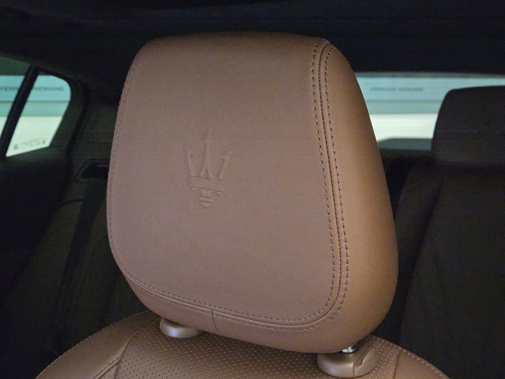 Certified 2023 Maserati Grecale GT image 31