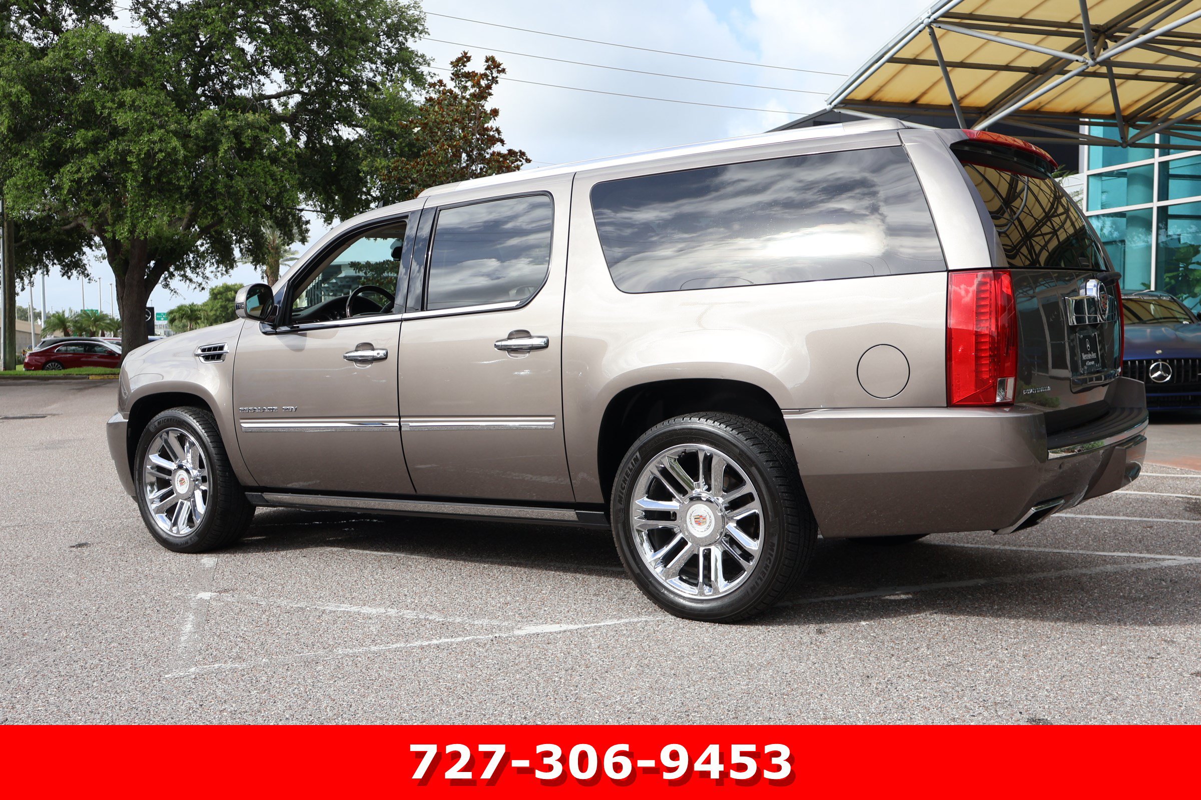 Used 2013 Cadillac Escalade ESV Platinum RWD image 7