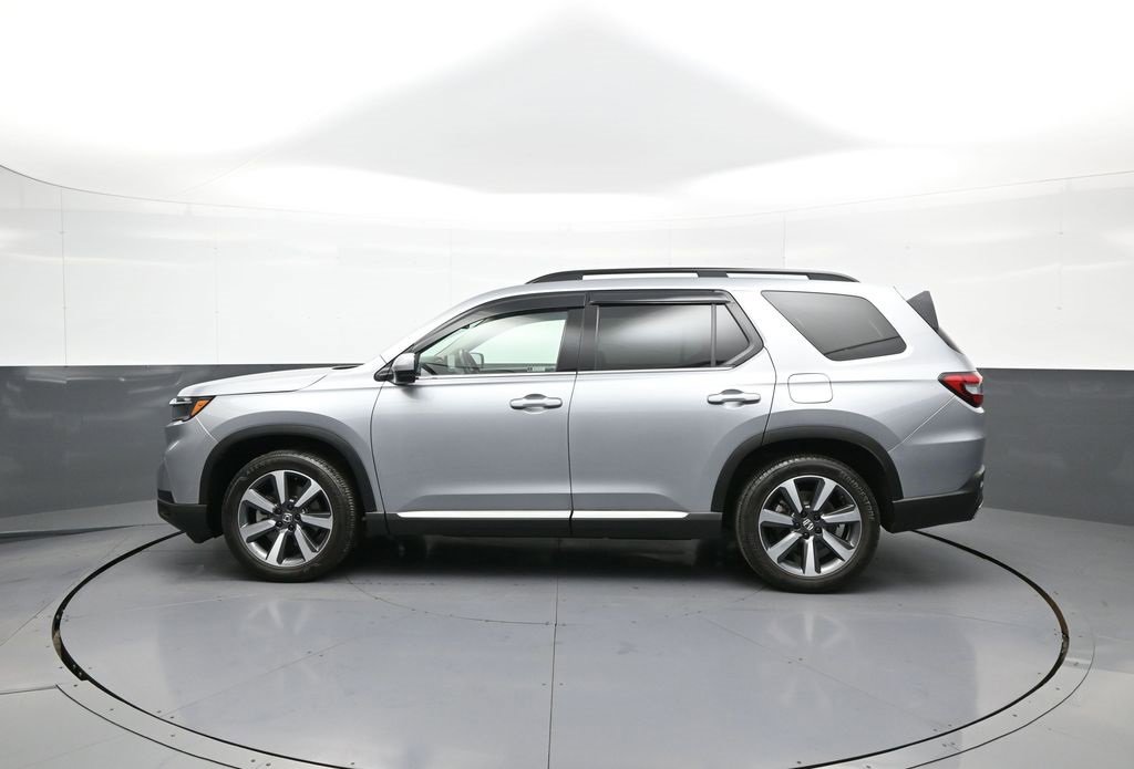 Used 2023 Honda Pilot Touring image 9