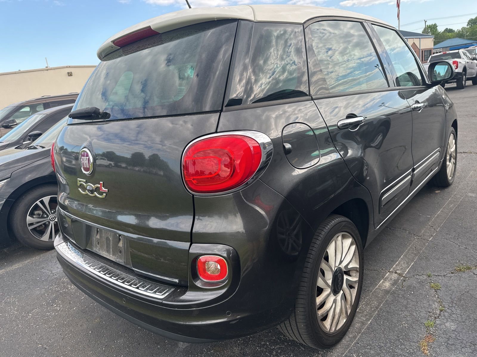 Used 2015 FIAT 500L Lounge image 3