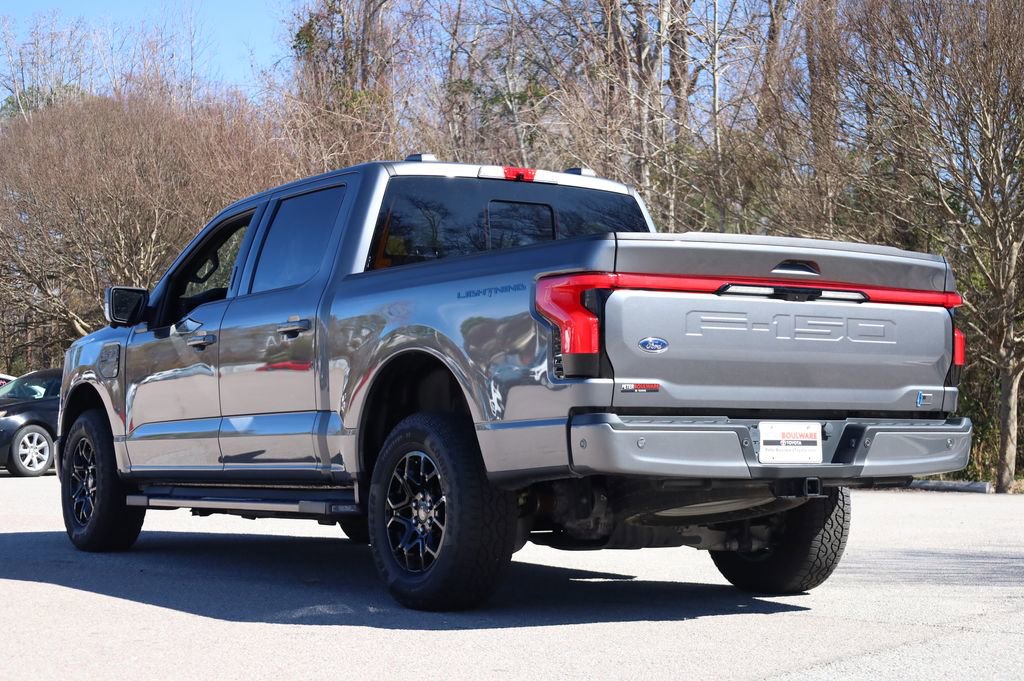 Used 2022 Ford F150 Lightning Lariat image 3