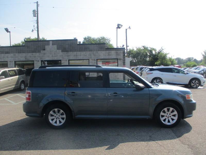 Used 2010 Ford Flex SE image 2