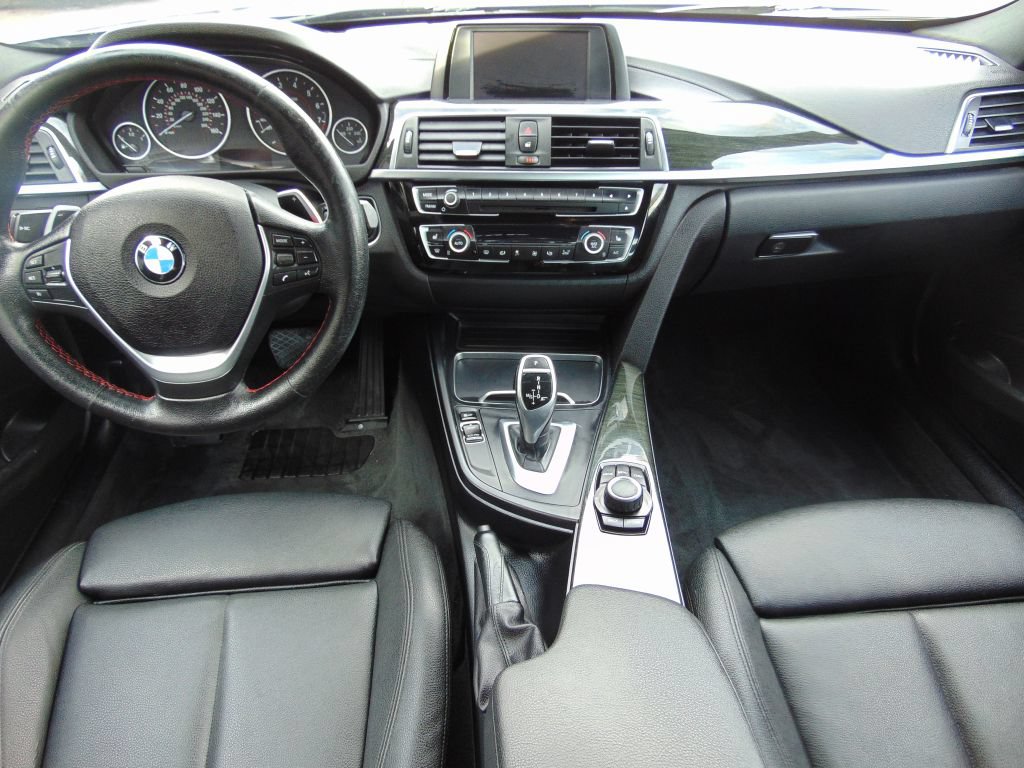 Used 2018 BMW 330i xDrive Sedan w/ Convenience Package AWD/4WD image 17