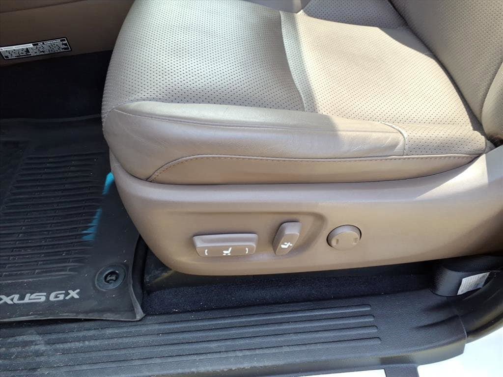 Used 2023 Lexus GX 460 Luxury w/ Sport Design Package AWD/4WD image 16