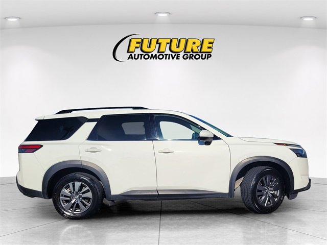 Used 2024 Nissan Pathfinder SV w/ SV Premium Package image 3