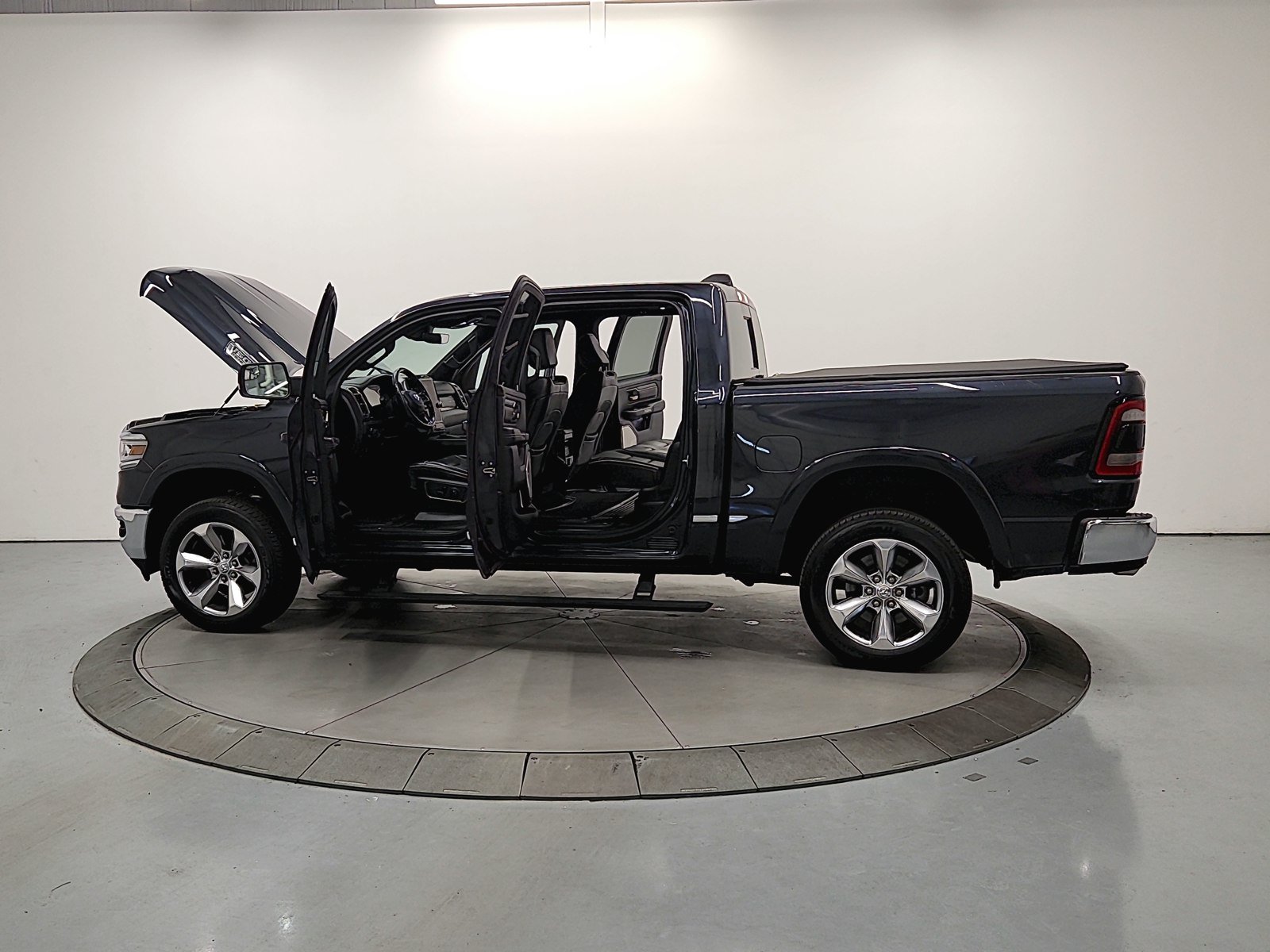 Used 2019 RAM 1500 Limited AWD/4WD image 16