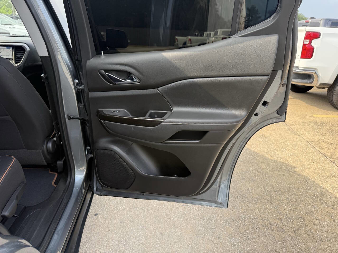 Used 2021 GMC Acadia AT4 AWD/4WD image 18