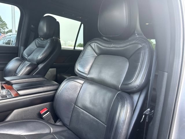 Used 2020 Lincoln Navigator L Reserve w/ Luxury Package AWD/4WD image 7