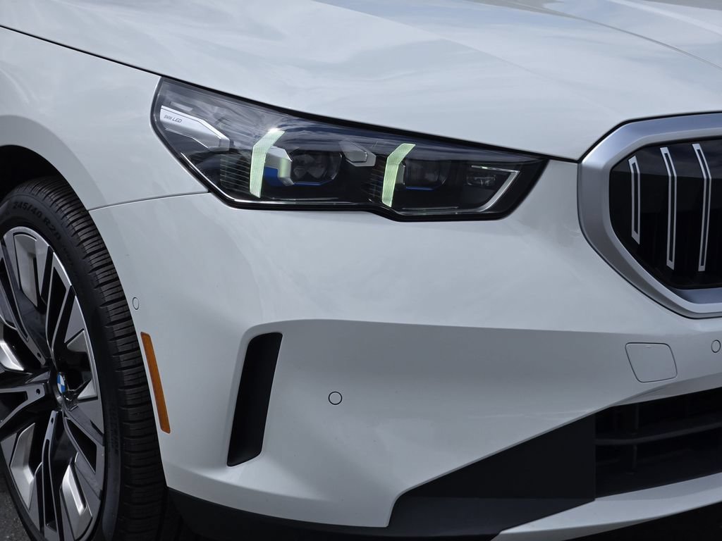 Certified 2026 BMW 530i xDrive w/ Premium Package AWD/4WD image 9