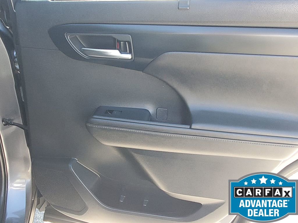 Used 2020 Toyota Highlander XLE image 44