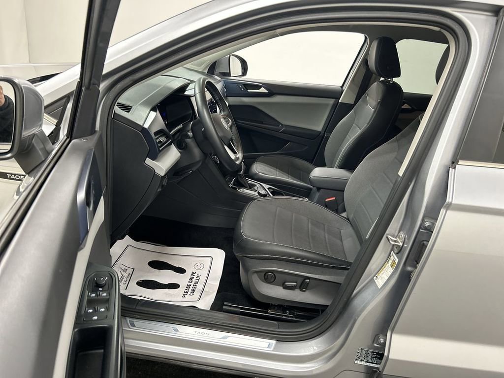 Certified 2023 Volkswagen Taos SE w/ Black Wheel Package AWD/4WD image 9