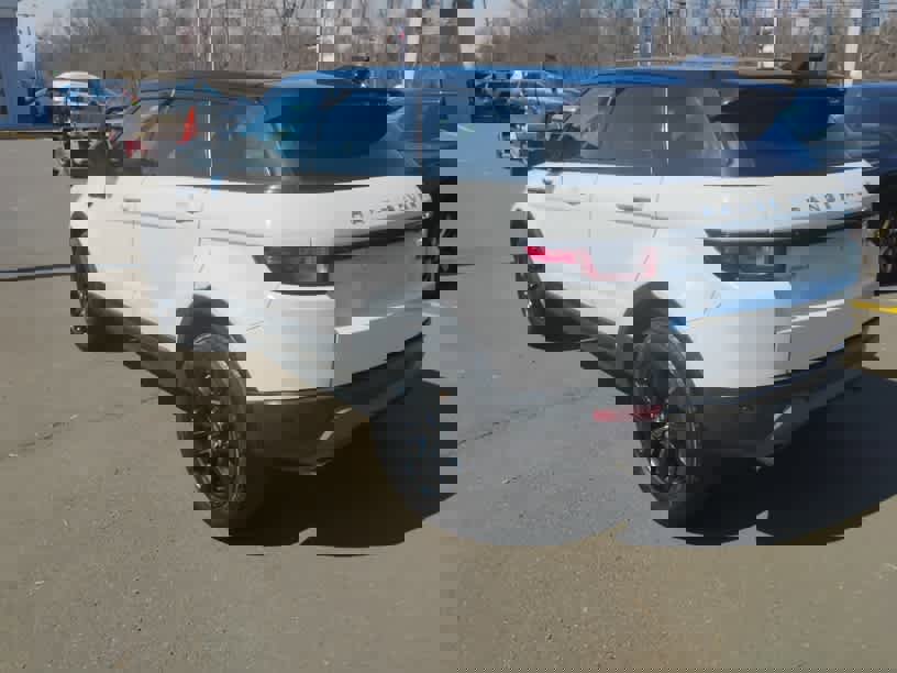 Used 2019 Land Rover Range Rover Evoque SE Premium image 5