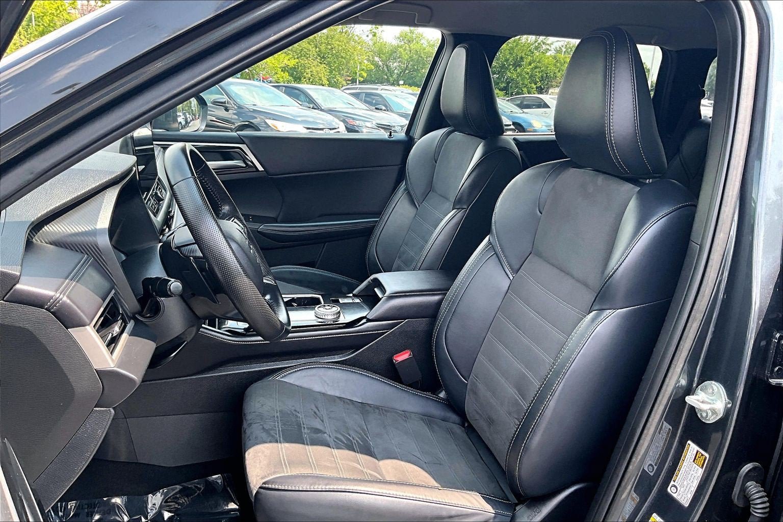 Used 2025 Mitsubishi Outlander SE AWD/4WD image 23