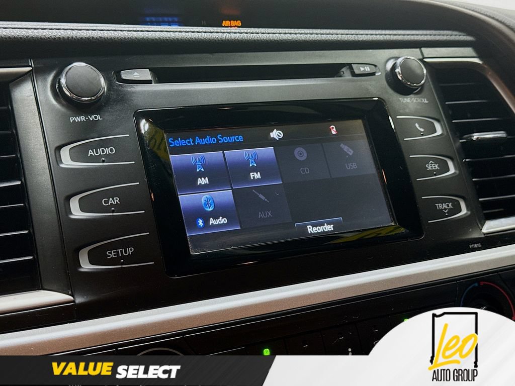 Used 2019 Toyota Highlander LE FWD image 16