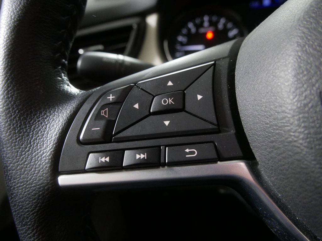 Used 2020 Nissan Rogue Sport SL w/ Premium Package image 23